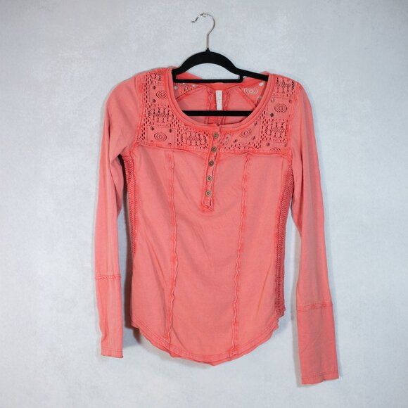 Free People Gold Coast Henley Top Lace Buttoned Blouse Washed Red Coral Size SP - Picture 7 of 12